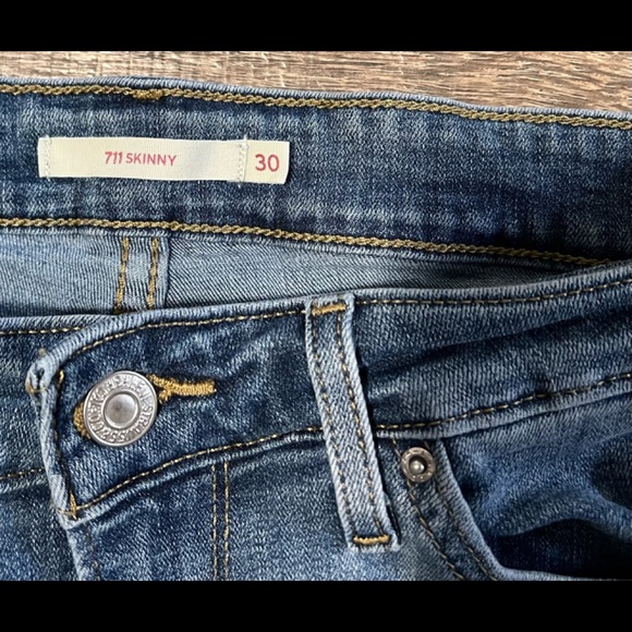 Levi’s 711 Mid-Rise Skinny Women’s Jeans Medium Wash Size 30 - Picture 3 of 4